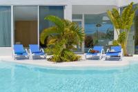 Basen w obiekcie AquaBlanca Suite Chic Deluxe, en Punta Mujeres lub w pobliżu