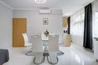 A seating area at Fonyód Beach Apartment