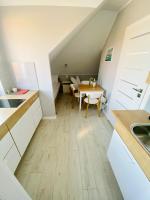 Kuchyňa alebo kuchynka v ubytovaní Apartamenty Różany Ogród