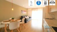 A kitchen or kitchenette at New Loft internacional , climatizado con piscina y playa.