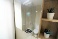 A bathroom at New Loft internacional , climatizado con piscina y playa.