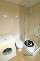 A bathroom at New Loft internacional , climatizado con piscina y playa.