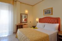 Posteľ alebo postele v izbe v ubytovaní Hotel Gaston