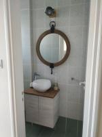 Koupelna v ubytování Melanos Residence 2 bdrm townhouse with private pool