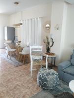 Posezení v ubytování Melanos Residence 2 bdrm townhouse with private pool