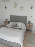 Postel nebo postele na pokoji v ubytování Melanos Residence 2 bdrm townhouse with private pool
