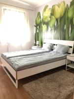 Posteľ alebo postele v izbe v ubytovaní Sunrise 3 Apartment