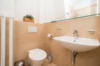 Koupelna v ubytování Newly renovated 1-bed apartment at Charles Bridge