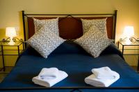 A bed or beds in a room at Argentiere Room Apartments