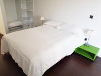 Postel nebo postele na pokoji v ubytování Sunshine Villa with Optionally Heated Pool 150m above Ocean & Sandy Beach