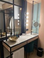 A bathroom at Nivia Born Boutique Hotel