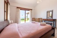 Postel nebo postele na pokoji v ubytování Seafront Villa Ocean Pearl - Private Beach Area & Pool
