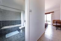 Koupelna v ubytování Seafront Villa Ocean Pearl - Private Beach Area & Pool