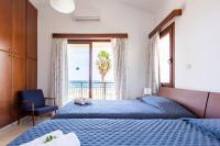 Postel nebo postele na pokoji v ubytování Seafront Villa Ocean Pearl - Private Beach Area & Pool