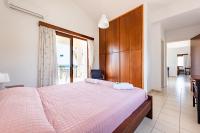 Postel nebo postele na pokoji v ubytování Seafront Villa Ocean Pearl - Private Beach Area & Pool