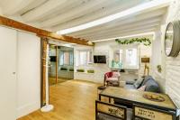 A television and/or entertainment centre at My Granada Garden - Catedral Lux Suite