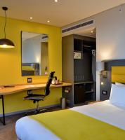 Cresta Grande Cape Townにあるベッド