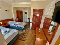TV a/nebo společenská místnost v ubytování Kadikoy Kervansaray Hotel