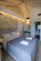 Postel nebo postele na pokoji v ubytování Astrali Stone Villas