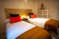 Posteľ alebo postele v izbe v ubytovaní Apartamentos UXAMA LUXURY EPONA - junto a la Plaza Mayor con ascensor