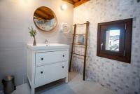 Kúpeľňa v ubytovaní Apartamentos UXAMA LUXURY EPONA - junto a la Plaza Mayor con ascensor