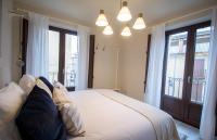 Posteľ alebo postele v izbe v ubytovaní Apartamentos UXAMA LUXURY EPONA - junto a la Plaza Mayor con ascensor