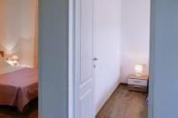 Posteľ alebo postele v izbe v ubytovaní Fully renovated one bedroom apartment with a terrace - C
