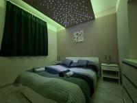 Postel nebo postele na pokoji v ubytování HIGH STREET APARTMAN