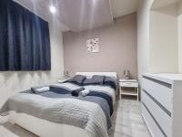 Postel nebo postele na pokoji v ubytování HIGH STREET APARTMAN