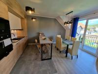 Kuchyňa alebo kuchynka v ubytovaní Domek pod świerkami - "Apartamenty świerkowe"