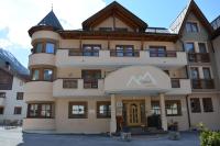 The facade or entrance of Hotel Idhof