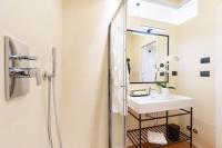 Kúpeľňa v ubytovaní Foresteria di Piazza Cavour - Luxury Suites & Guest House