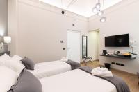 Posteľ alebo postele v izbe v ubytovaní Foresteria di Piazza Cavour - Luxury Suites & Guest House
