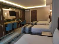 Postel nebo postele na pokoji v ubytování Magnaura House Hotel