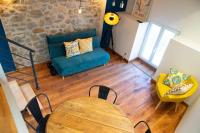 a living room with a table and a couch at Appartement atypique au coeur des Alpes in Barraux