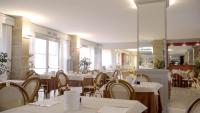Reštaurácia alebo iné gastronomické zariadenie v ubytovaní Grand Hotel Continental