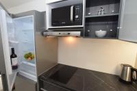 Kuchyň nebo kuchyňský kout v ubytování Novalja Penthouse Apartment