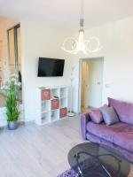 Televízia a/alebo spoločenská miestnosť v ubytovaní Apartments Garden Residence Opatija