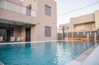 Bazén v ubytovaní Kamilari Paradise Luxury Villa alebo v jeho blízkosti