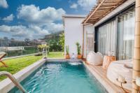Bazén v ubytování CASA 61 by Stay Madeira Island nebo v jeho okolí