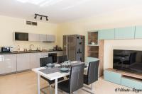 Kuchyň nebo kuchyňský kout v ubytování Life El Presidente Penthouse Pool View
