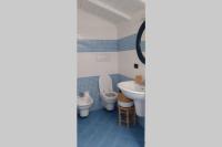 A bathroom at Prestigioso terratetto a 100 mt dal mare