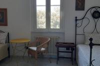 A seating area at Prestigioso terratetto a 100 mt dal mare