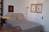 A bed or beds in a room at Prestigioso terratetto a 100 mt dal mare