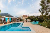 Bazén v ubytovaní Beachfront luxury villa-Private pool,Garden Heaven alebo v jeho blízkosti