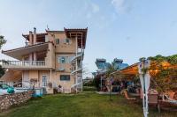 Vonkajšia záhrada v ubytovaní Beachfront luxury villa-Private pool,Garden Heaven