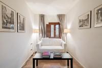 A bed or beds in a room at Palazzo Pitti & Boboli Comfortable Apartment