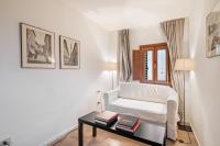 A bed or beds in a room at Palazzo Pitti & Boboli Comfortable Apartment