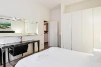 A bed or beds in a room at Palazzo Pitti & Boboli Comfortable Apartment