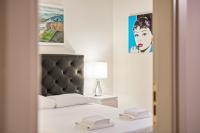 A bed or beds in a room at Palazzo Pitti & Boboli Comfortable Apartment